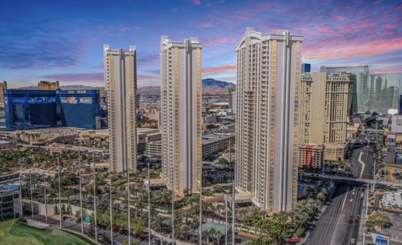 Balcony Full Strip View Suite Mgm Signature Free Valet لاس فيغاس المظهر الخارجي الصورة