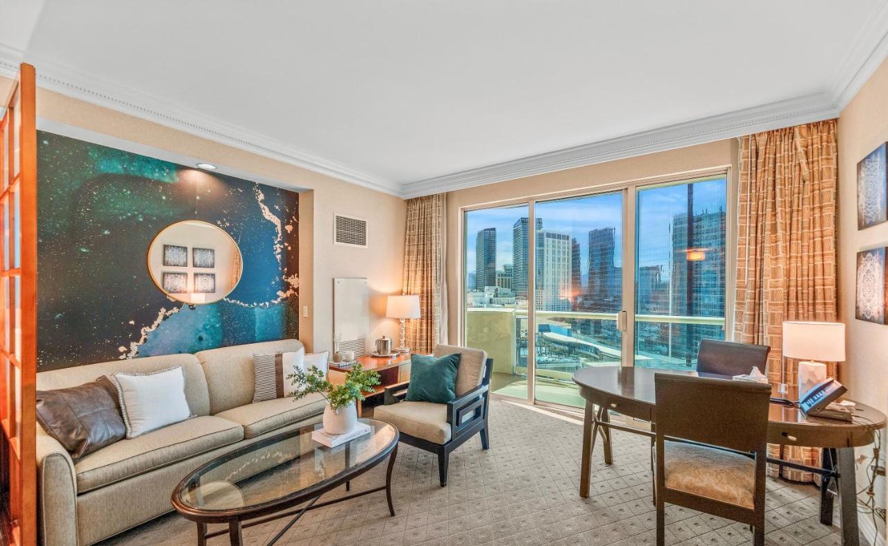 Balcony Full Strip View Suite Mgm Signature Free Valet لاس فيغاس المظهر الخارجي الصورة
