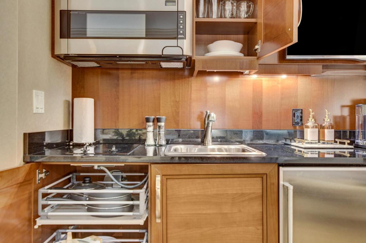 Balcony Full Strip View Suite Mgm Signature Free Valet لاس فيغاس المظهر الخارجي الصورة