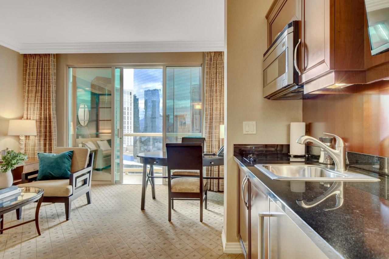 Balcony Full Strip View Suite Mgm Signature Free Valet لاس فيغاس المظهر الخارجي الصورة